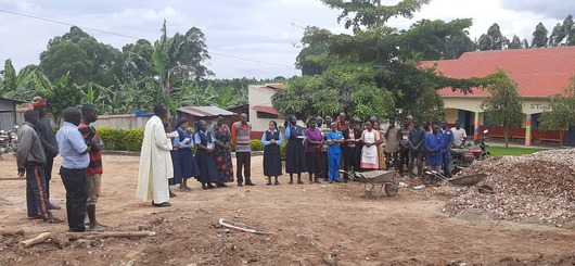 Budowa porodówki w Nyabwina w Ugandzie Budowa porodówki w Nyabwina w Ugandzie