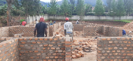 Budowa porodówki w Nyabwina w Ugandzie Budowa porodówki w Nyabwina w Ugandzie