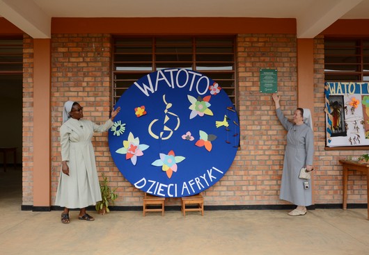 Uroczyste otwarcie szkoły podstawowej w Masaka Uroczyste otwarcie szkoły podstawowej w Masaka
