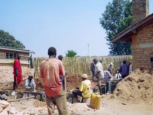 [zdjęcie budowy szpitala w&nbsp;Rwandzie]