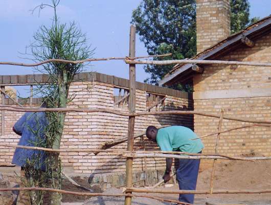 [zdjęcie budowy szpitala w&nbsp;Rwandzie]