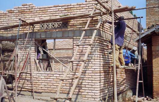[zdjęcie budowy szpitala w&nbsp;Rwandzie]