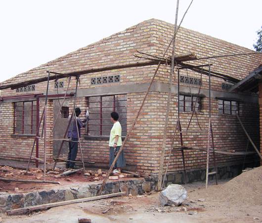 [zdjęcie budowy szpitala w&nbsp;Rwandzie]